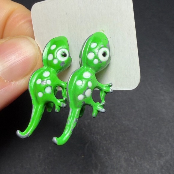 Green & White Lizard/Gecko Stud Earrings - Picture 5 of 10